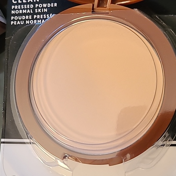 COVERGIRL MAKEUP BUNDLE OF 8 ITEMS - Picture 6 of 16